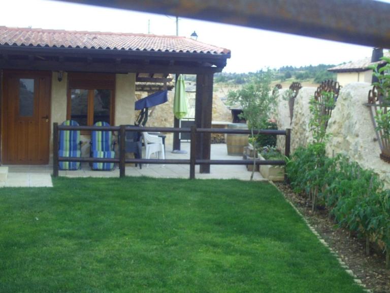 Apartamentos Turisticos Julia - Bed and Breakfast Valdemaluque