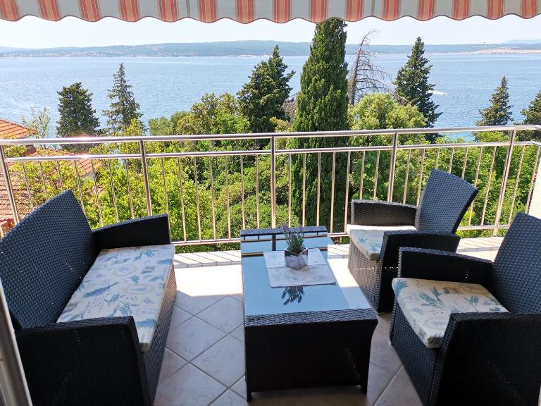 SARA LUX apartment with sea view, 50m from the beach - B&B Cirquenizza