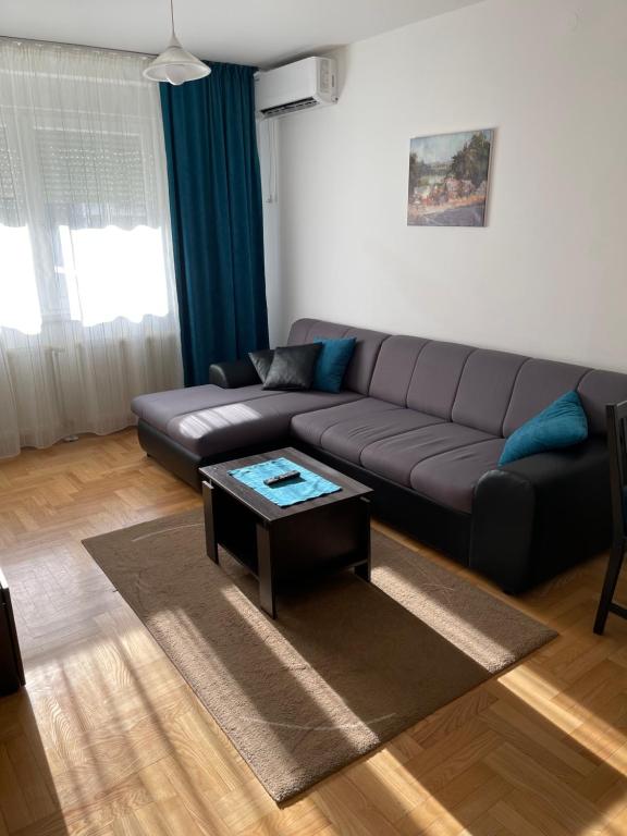 Mirra City Center Apartment - B&B Novi Sad