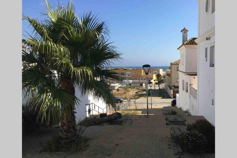 Vivienda adosada a 150m de la playa + patio + wifi - B&B Tarifa