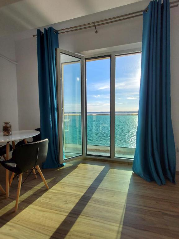 Sea Gem 2 Mamaia - New, Stunning Views, and 200m to Beach - B&B Mamaia