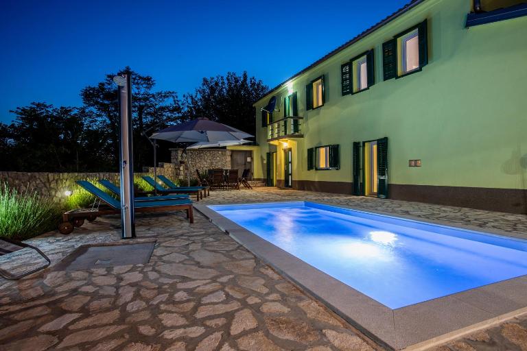Family friendly Villa Zaneta with pool - B&B Grižane
