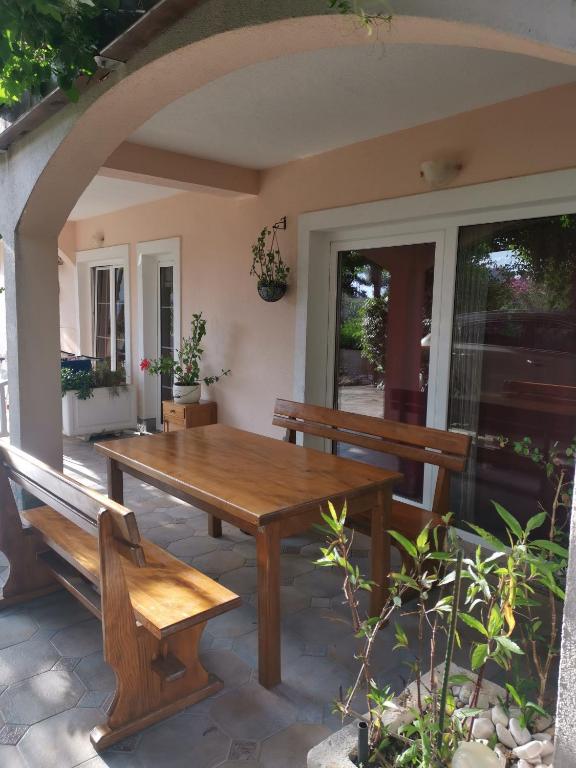 Apartment Ivana - B&B Brodarica