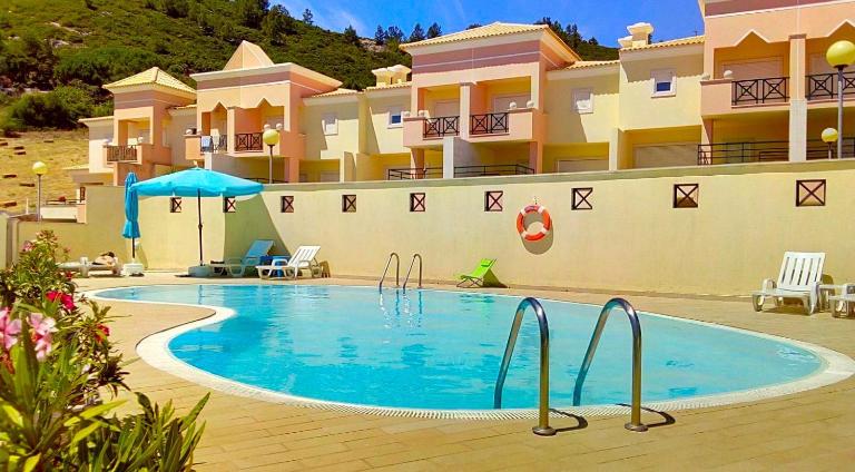 Sesimbra Oceanview Luxury Duplex with Pool & Gym near Lisbon - Ferienwohnung Sesimbra