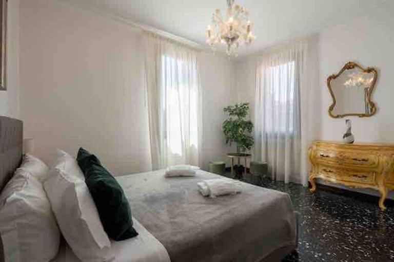 Ca’ Pesaro rooftop terrace apartment. - B&B Venezia