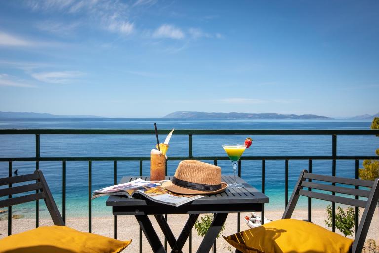 Beach front Apartment - Chambres d'hôtes Podgora