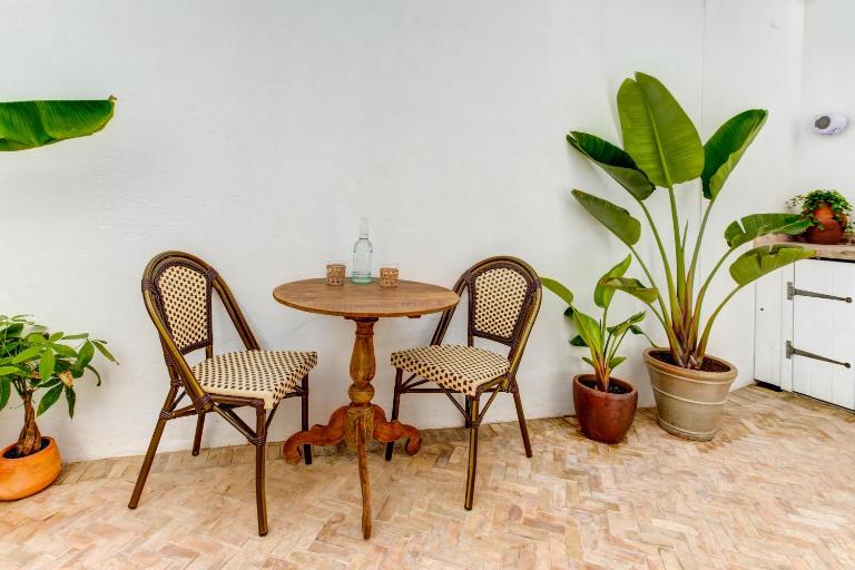 Casa Golden Bamboo, private patio & 100m from the river! - B&B Vila Nova de Milfontes
