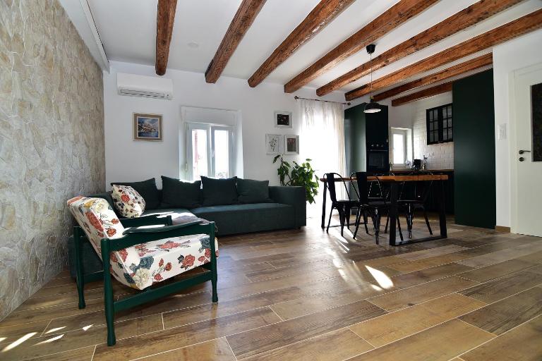 Apartments Sumic Harbour view - Bed and Breakfast Makarska