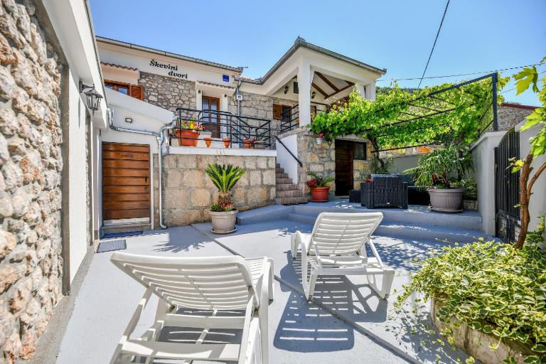 Holiday Home Škevini Dvori - Bed and Breakfast Starigrad