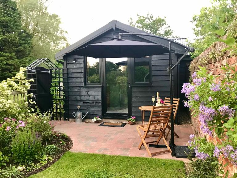 Melford Allotment Shed-Vintage Lodge Suffolk - B&B Long Melford