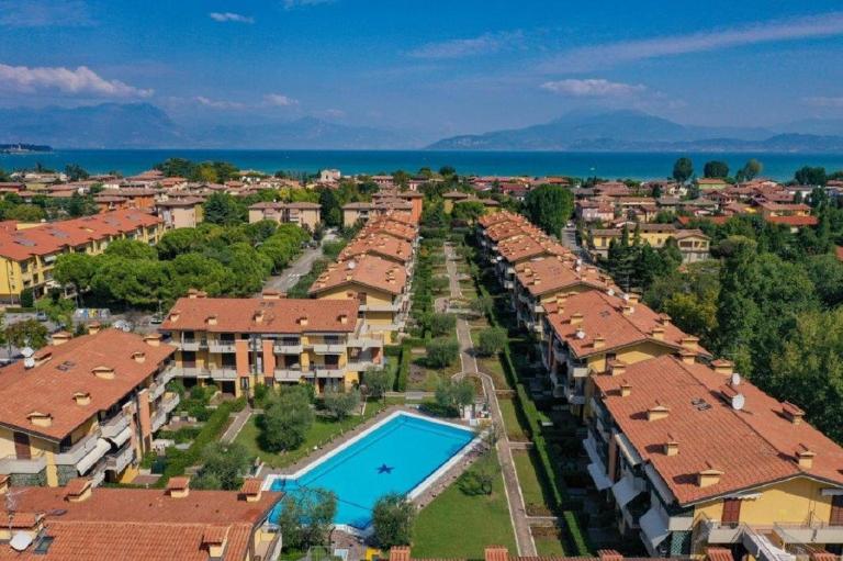 DISCOVERY FLAT with pool & bikes - B&B Sirmione