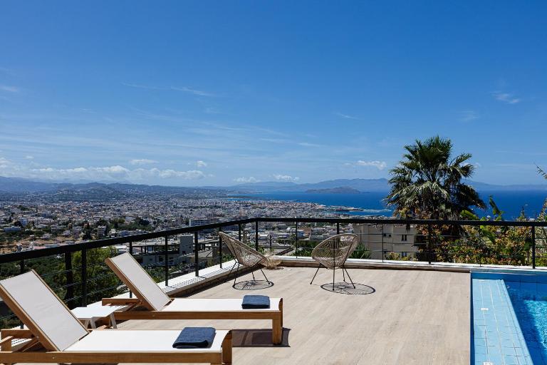 Villa City View - Heated Pool & Gym & Sauna - Majestic views - 5 min drive from center - B&B Chania