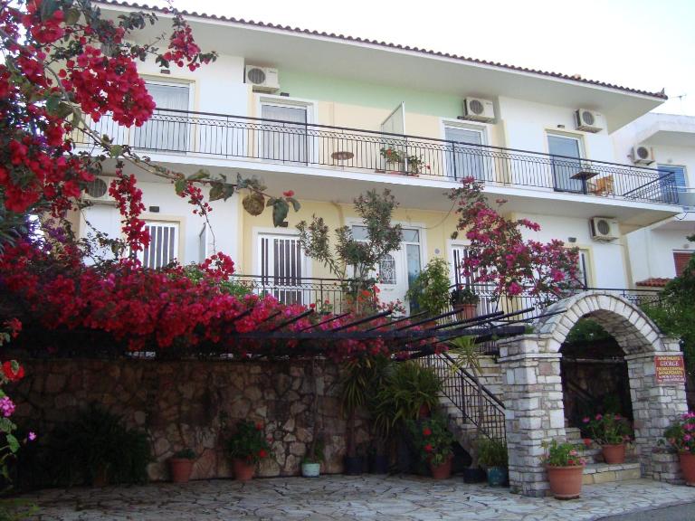 George's Apartments - B&B Khránoi