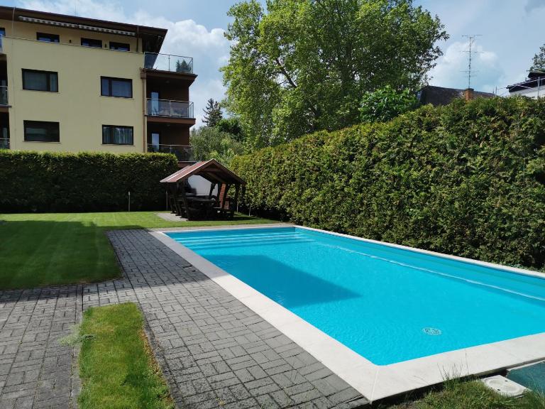 Noémi Wellness Apartman - B&B Siófok