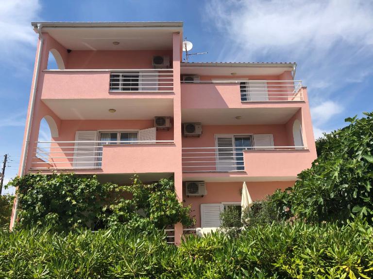 Apartments IRENA - B&B Vodice