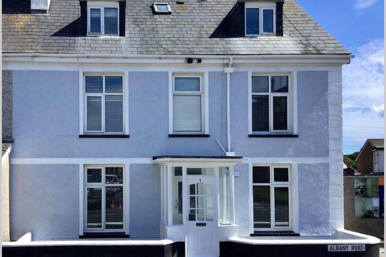 Large 5 bed 3 bath house 300 meters from beach and restaurants - Bed and Breakfast Newquay
