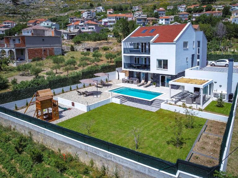 Villa Angelus with heated pool - Chambres d'hôtes Kučine