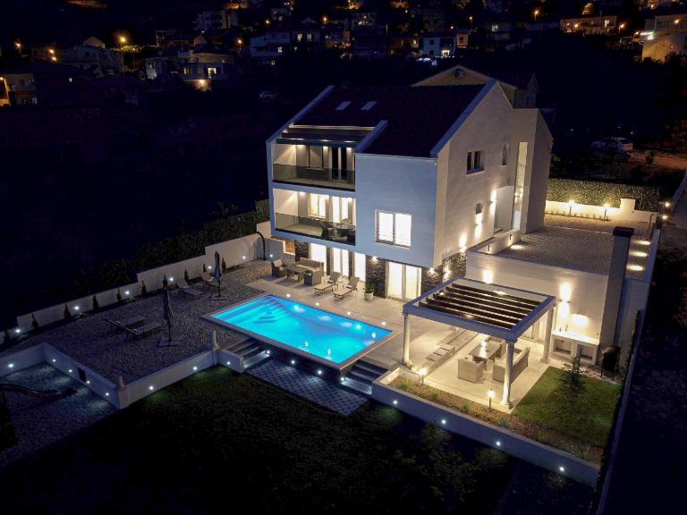 Villa Angelus with heated pool - B&B Kučine