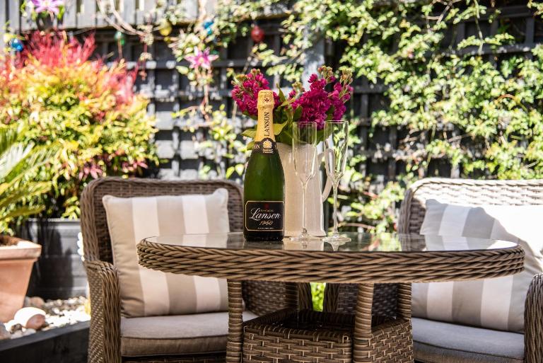 The Garden Apartment - B&B Deal