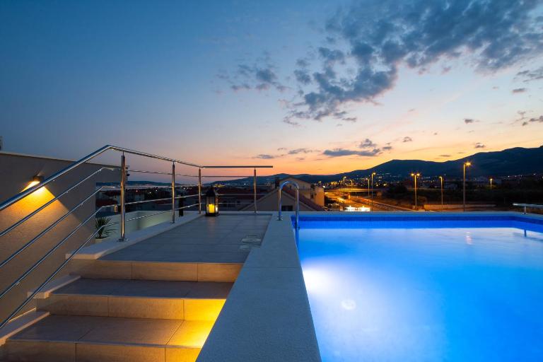 Luxury Residence Danica with a private rooftop pool and high speed fiber WIFI - Ferienwohnung Kutleše