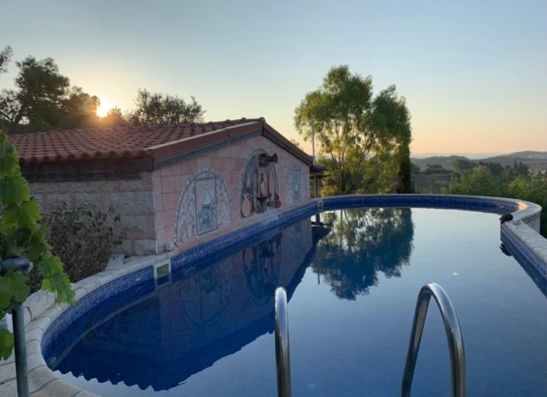 Cosmema House 1 Hot tub and swimming pool villa - B&B Stroumpí