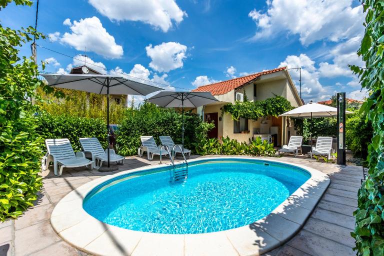 Regina Apartments - B&B Brodarica