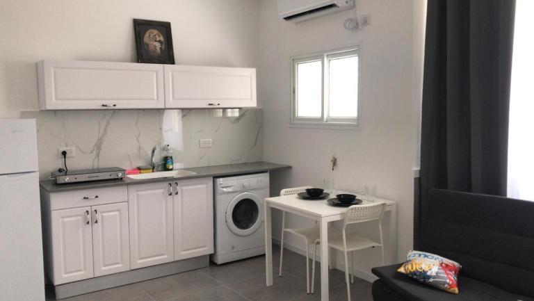 Isramax low-cost apartment near the sea. - B&B Bat Yam