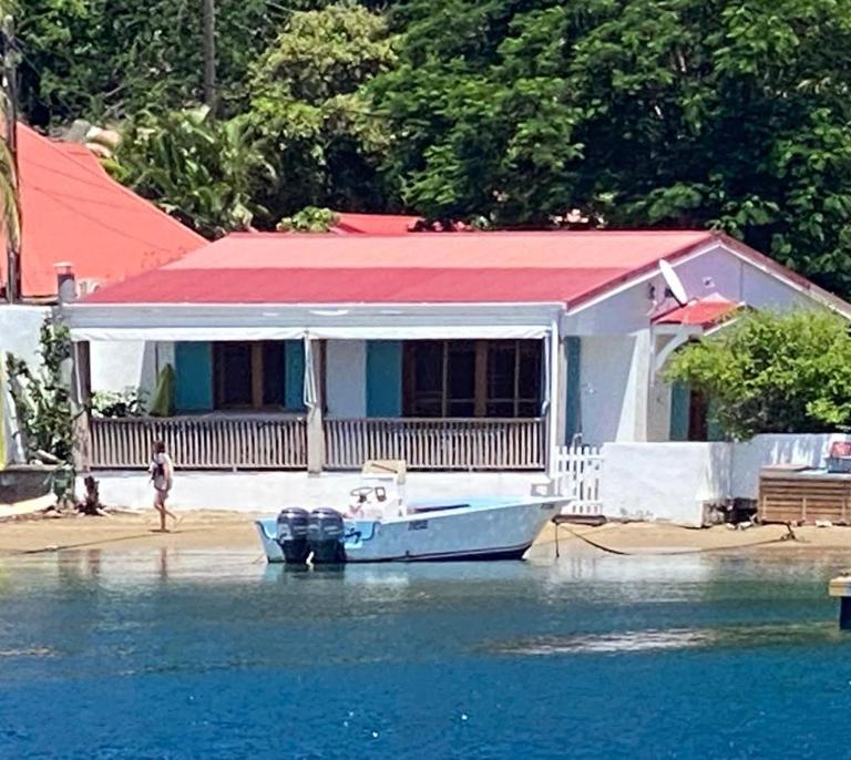 Villa GRENADINE - CLIM & TERRASSE- Face MER Vue panoramique, les pieds dans l'eau - OFFRE SPECIALE - LES SAINTES - Ferienwohnung Terre-de-Haut