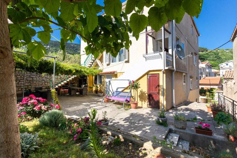 Oldtown 1 - B&B Baška