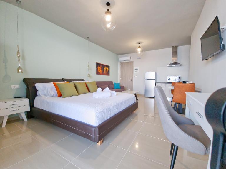 Epipleon Luxury Suites -105- Δωμάτιο 35τμ με βεράντα 35τμ μπροστά στη θάλασσα - B&B Nafpaktos