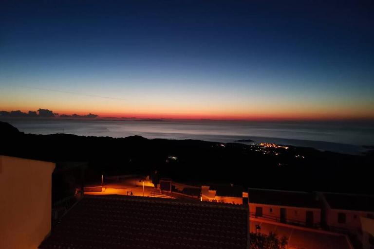 Bilocale vista mare con area cortilizia privata - B&B Cascabraga