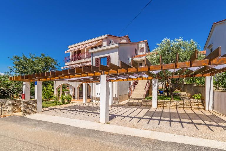 Apartments Balić - Pinezići, Krk - Bed and Breakfast Pinezići