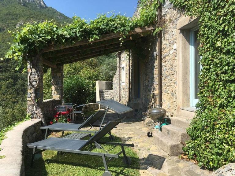 Apartment Sleeps 3 with Garden Terrace - B&B Castelbianco