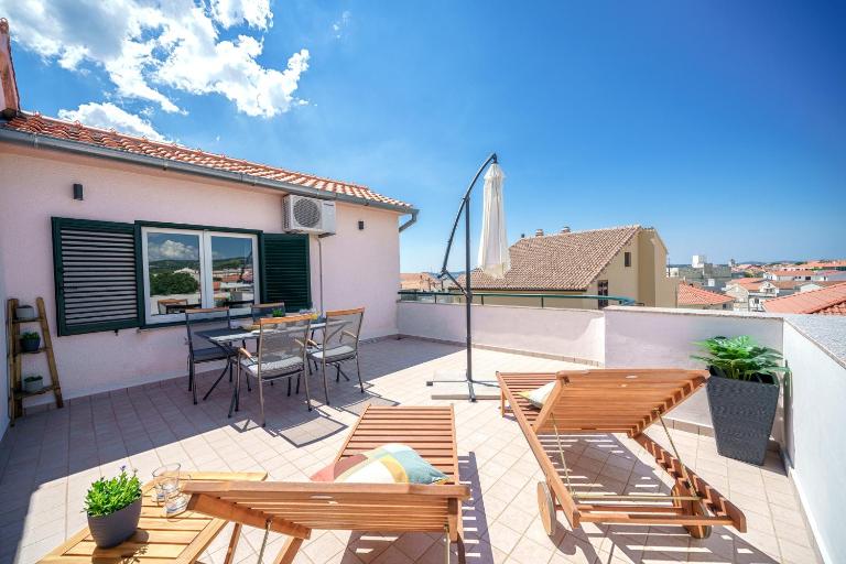 Family Petrov Apartments - B&B Vodice