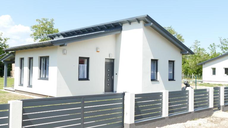 Comfort Ház - Ferienwohnung Balatonőszöd
