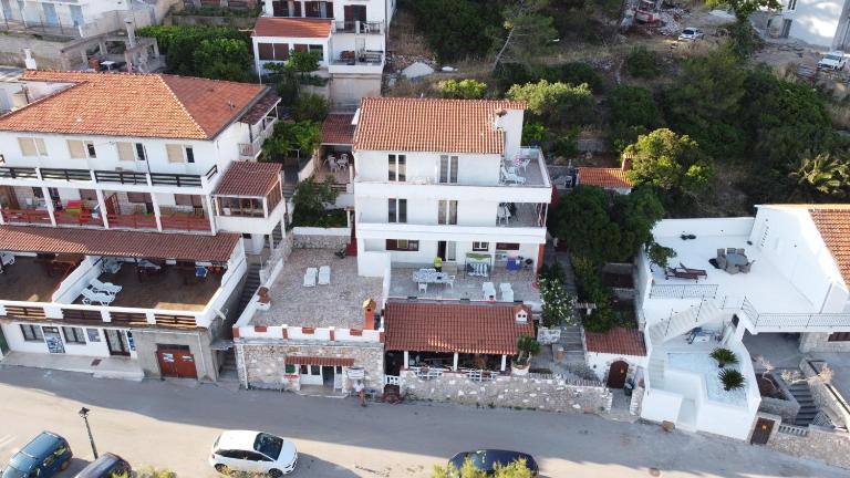 Apartments Peronja Jelsa Seafront - B&B Gelsa
