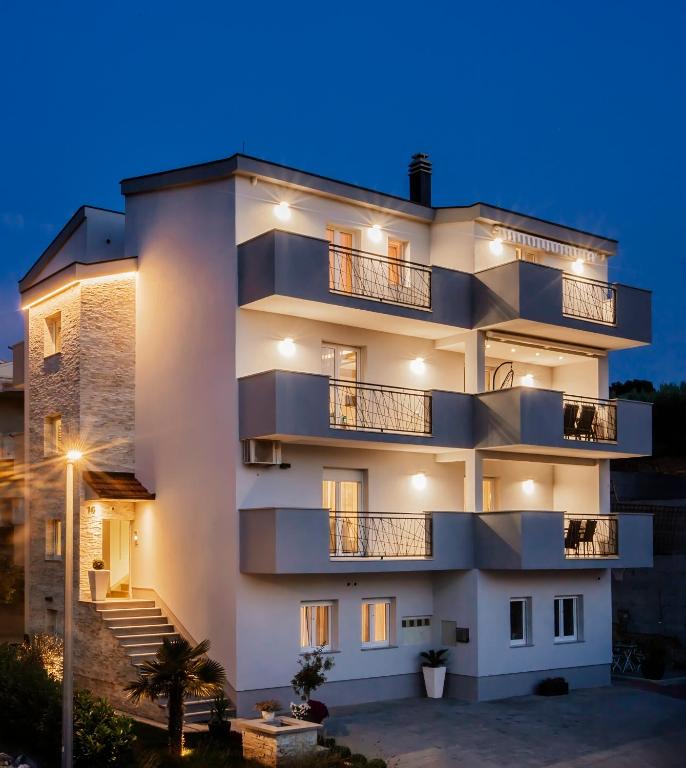 Apartments Kolovrat - Ferienwohnung Podstrana