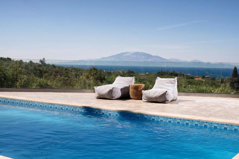 Villa Venia - Cozy Escape with Scenic Sew View, by ZanteWize - B&B Tragaki