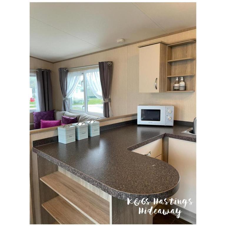 Comfortable 3-Bed Caravan - Combe Haven - B&B Hollington