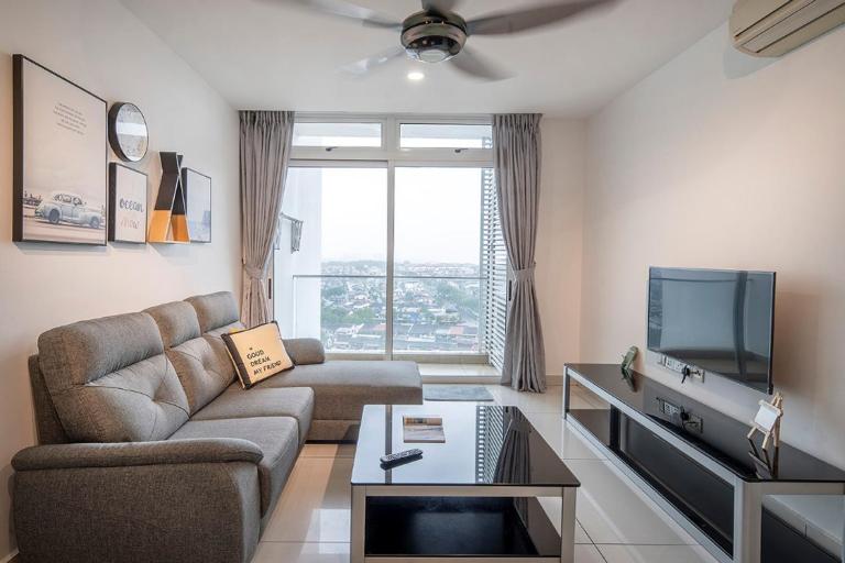 KSL JB City suite NETFLIX WIFI Youtube - B&B Johor Bahru