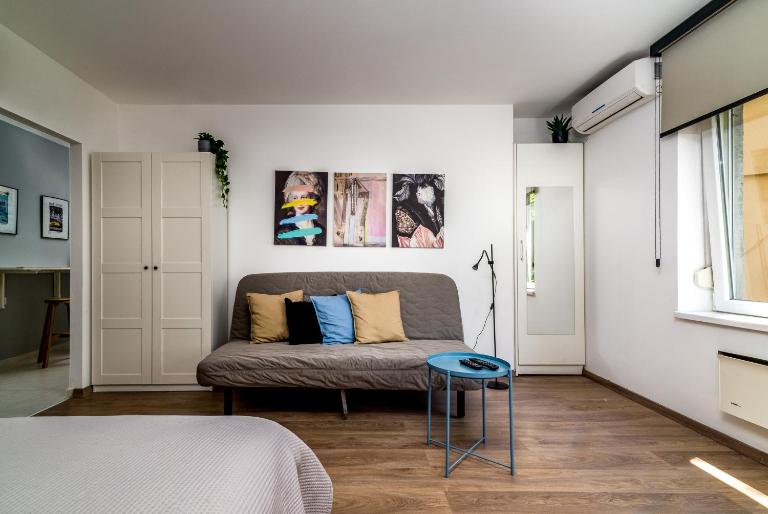Cozy Central Studio - Steps from Knez Mihailova - B&B Belgrado