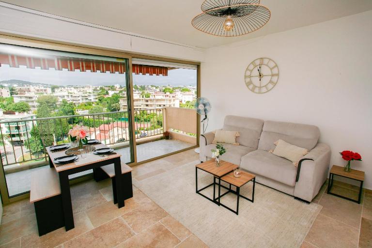 Le Tamaris - Terrasse Vue sur Mer - Piscine, Tennis & Jardin - B&B Antibes