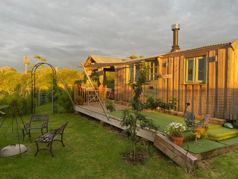 Willowbank shepherds hut - B&B Taunton
