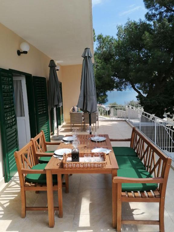 Apartment Borovi with terrace and parking Podaca - Bed and Breakfast Podaca