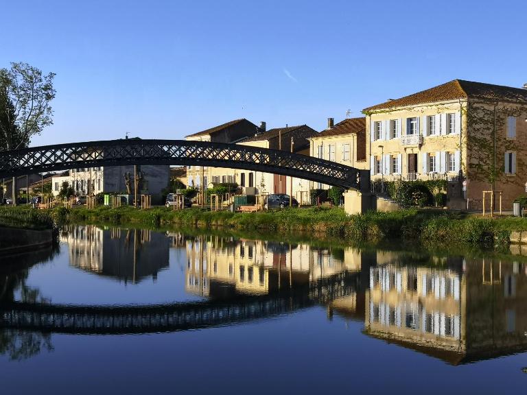 Les Volets Bleus - Bed and Breakfast Sallèles-d'Aude