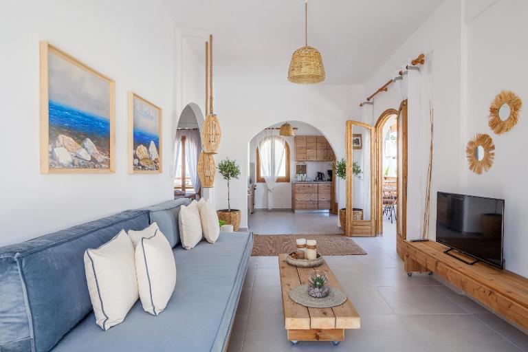 Sandy's Cycladic Style Apartment - B&B Goúves