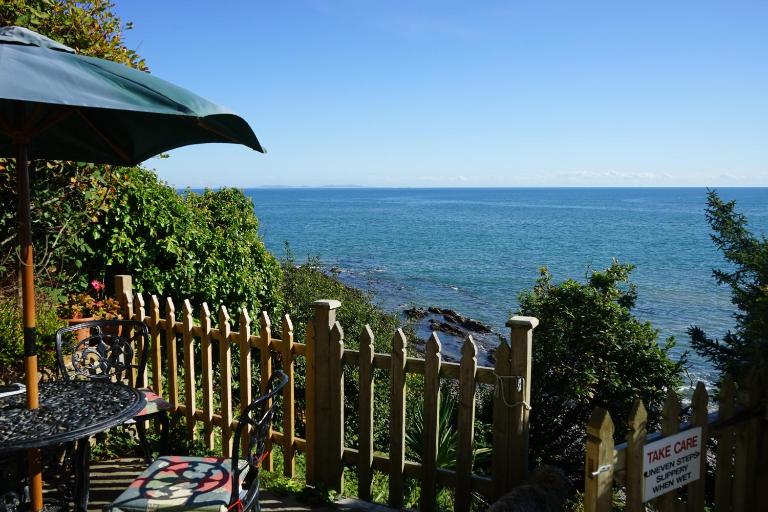 The Cottage - Sea Views, Direct Access to Beach, Pet Friendly - Chambres d'hôtes Stepaside