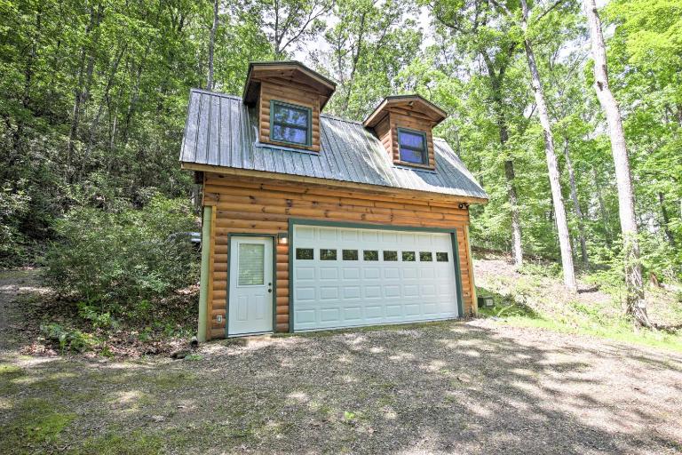 Fire Pit & Forest Views: Secluded Murphy Cabin! - Chambres d'hôtes Murphy