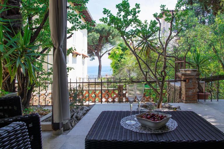 Apartman Nico, Volosko, PET FRIENDLY - B&B Opatija
