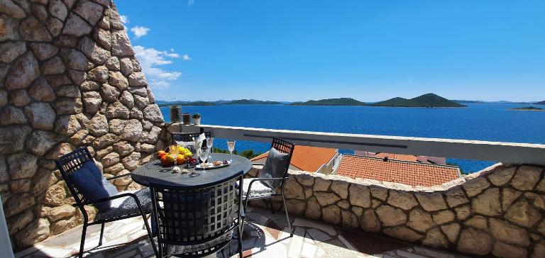 Villa Marica & Joso - Bed and Breakfast Drage